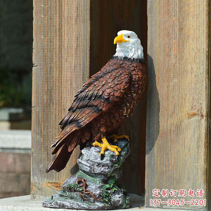 唐山玻璃钢老鹰雕塑——传递自然之美