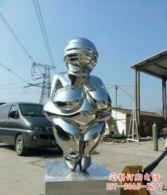 唐山女性之美不锈钢公园的女人雕塑