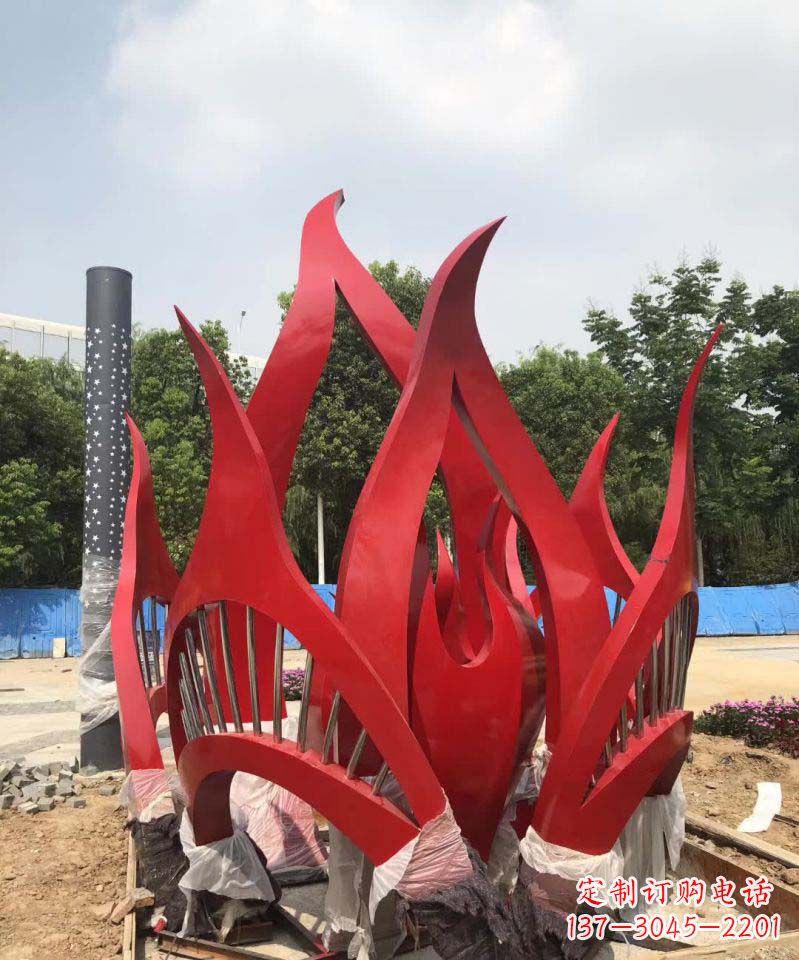 唐山不锈钢树叶雕塑美丽而持久的艺术