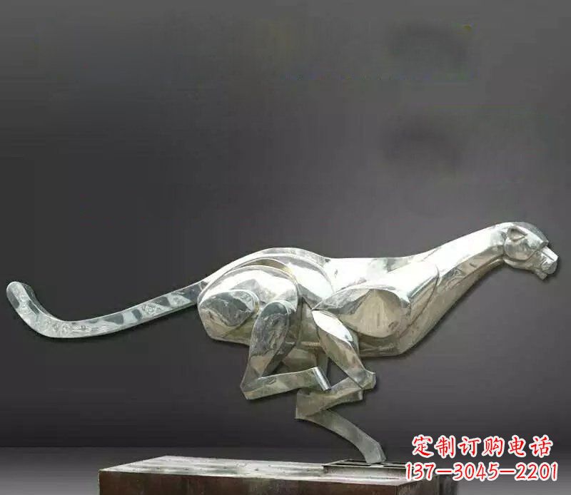 唐山公园不锈钢奔跑的豹子动物雕塑