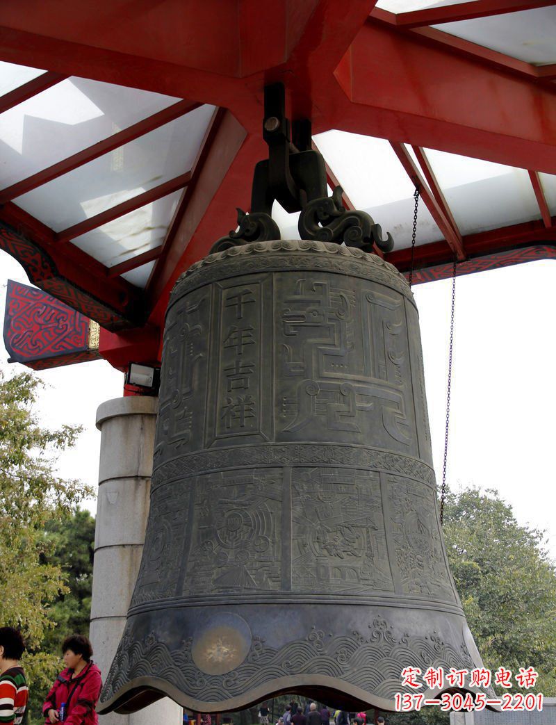 唐山广场千年吉祥铜钟雕塑