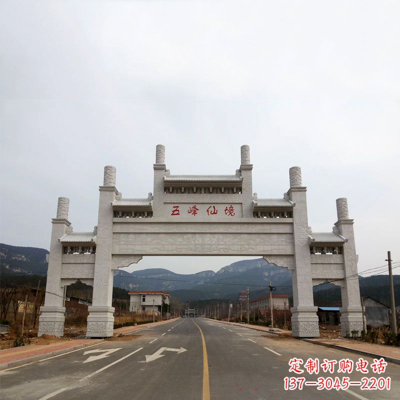 唐山领雕塑：景区路口三间四柱牌坊雕塑