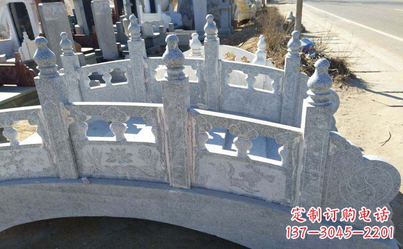 唐山小区公园大理石拱桥