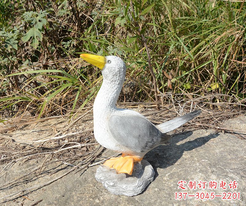 唐山学校雕塑和平鸽